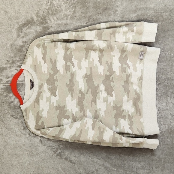 Eddie Bauer Sweaters - NWOT Eddie Bauer cameo crew neck sweater